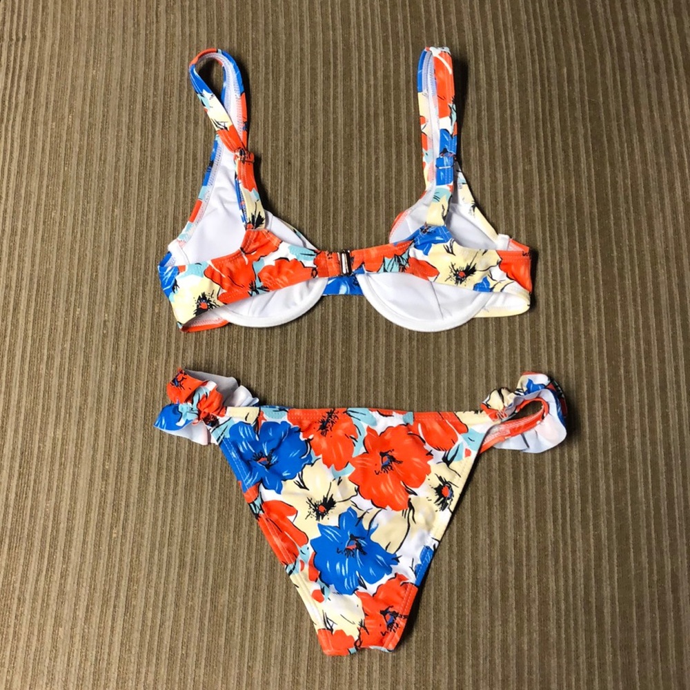 Floral Ruffle Bikini - Picture 4 of 7